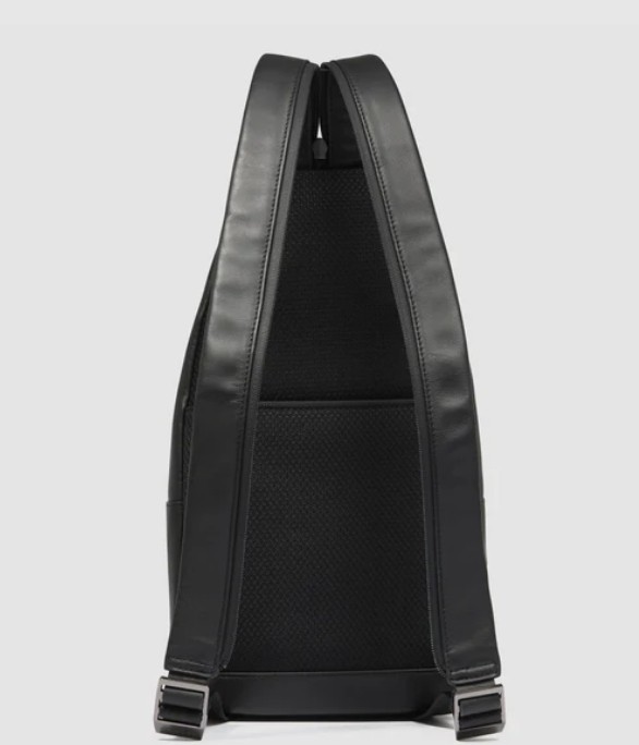 9A4026BA214970E3AB0699553494108A_ Zaino monospalla piquadro porta ipad