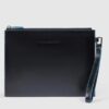 718C12AC96277CCC17DBAD07863F66D3_ Pochette con polsiera piquadro